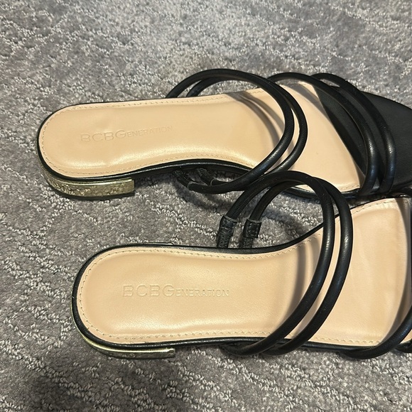 BCBG Women's Dexti Slip-on Flat Sandal w/ Metallic Heel in Black Size 8 - Picture 5 of 10